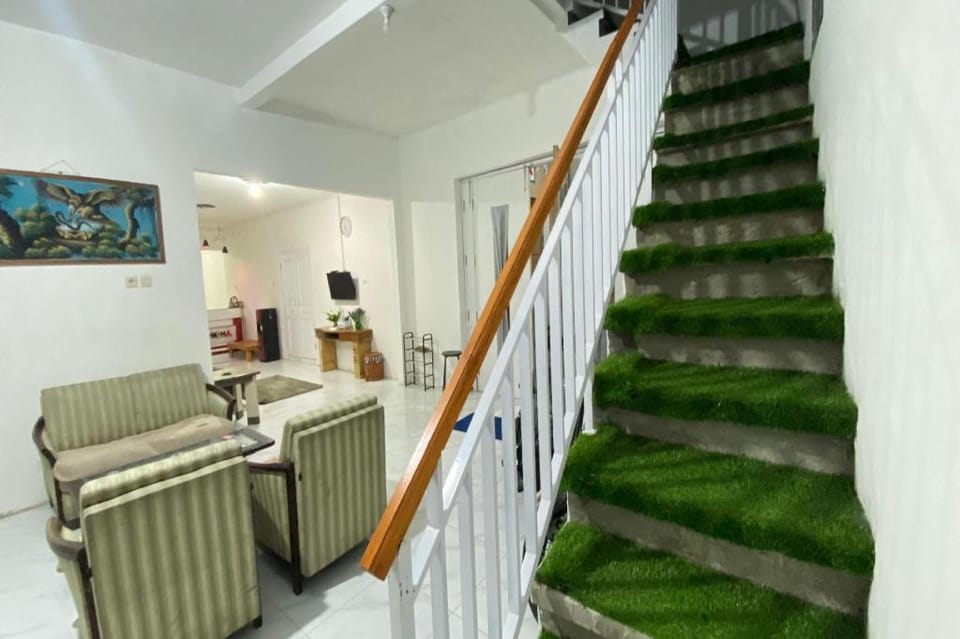 OYO 94839 He-ha Homestay Syariah Hotel in Indonesia