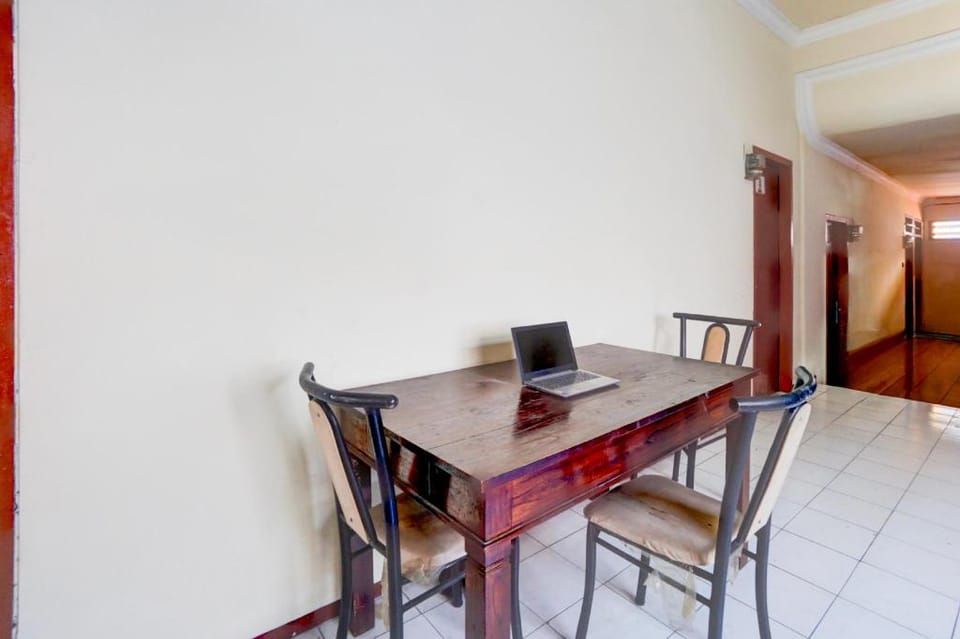 OYO 94818 Sabina House Syariah Hotel in East Java