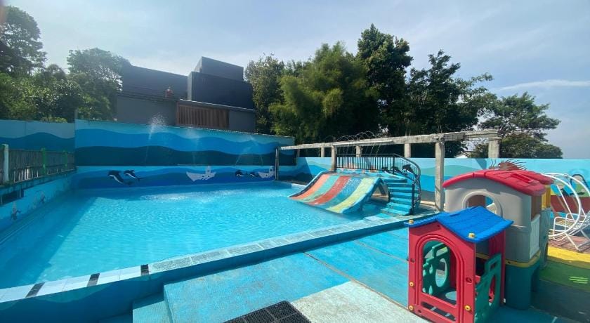 Ambu Guest House Bed and Breakfast in Lembang