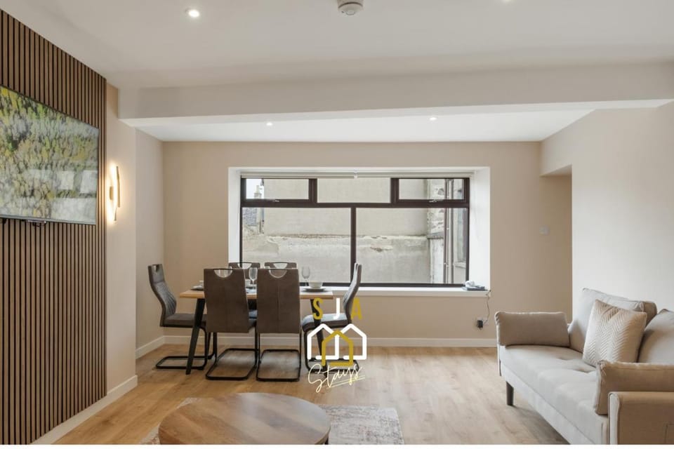Fraserburgh Residence - SJA Stays - Modern 3 Bed Apartment Bed and Breakfast in Scotland