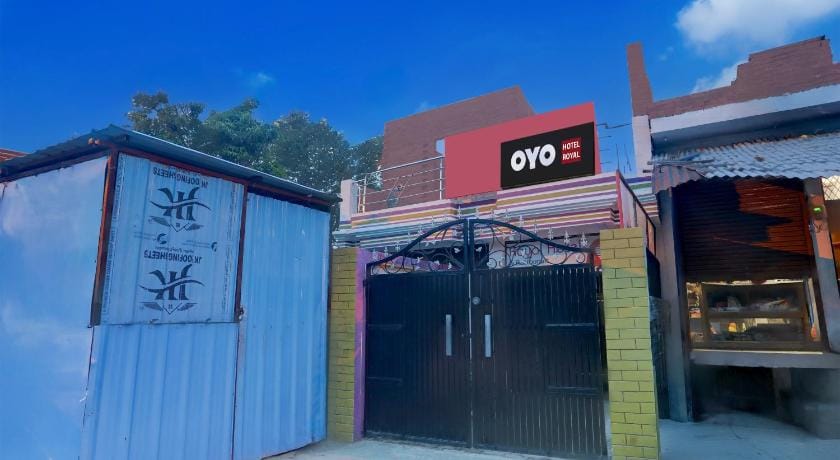 SPOT ON by OYO Royal Hotel Hotel in Uttar Pradesh