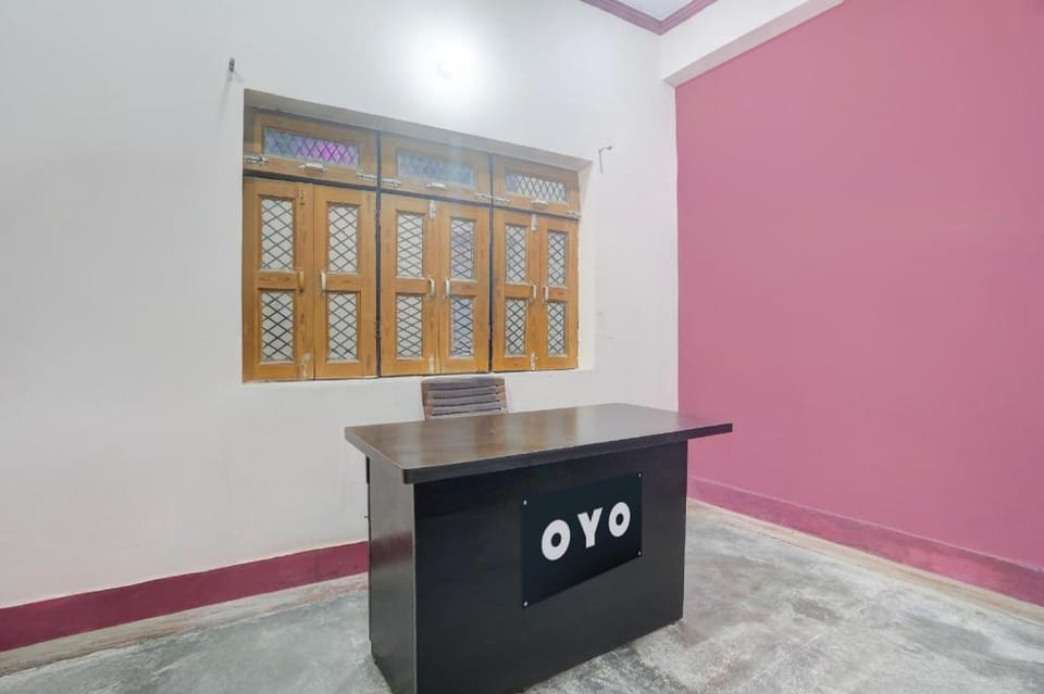 SPOT ON by OYO Royal Hotel Hotel in Uttar Pradesh