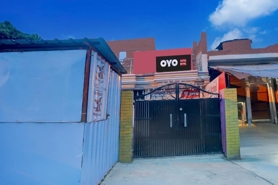 SPOT ON by OYO Royal Hotel Hotel in Uttar Pradesh
