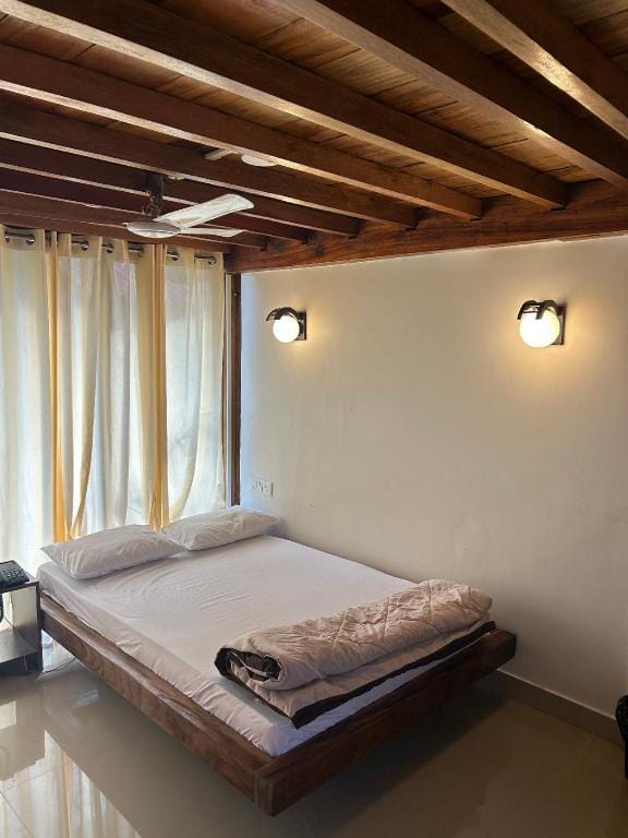 Blue Lagoon Cottage Hotel in India