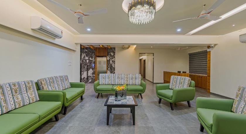 Hotel The Golden Oaks, Kolhapur Hotel in Karnataka