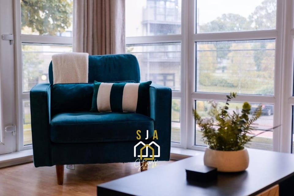 Hammerman Residence - SJA Stays - 3 Bed Apartment With Parking Bed and Breakfast in Aberdeen