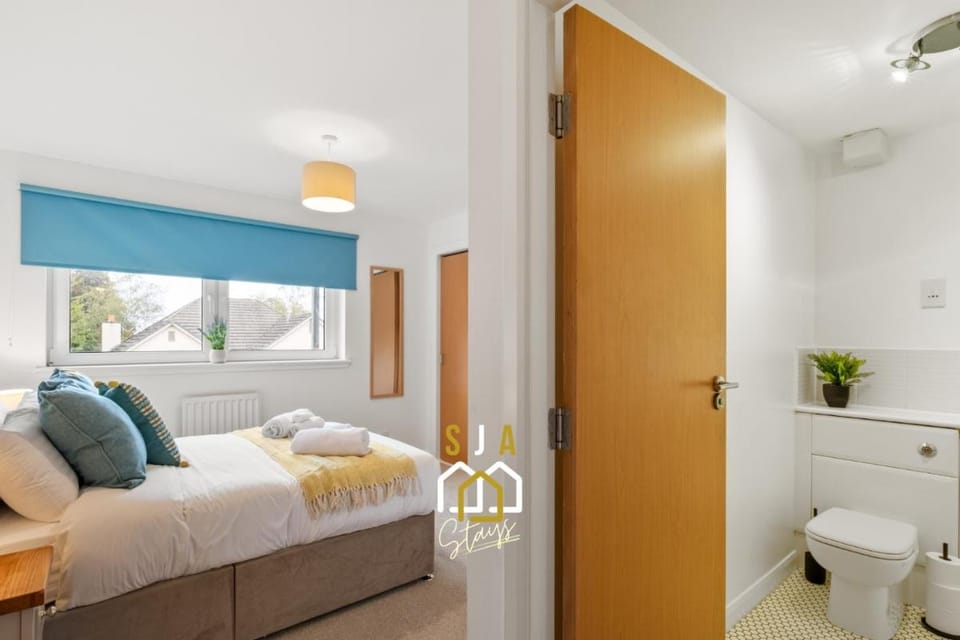 Hammerman Residence - SJA Stays - 3 Bed Apartment With Parking Bed and Breakfast in Aberdeen