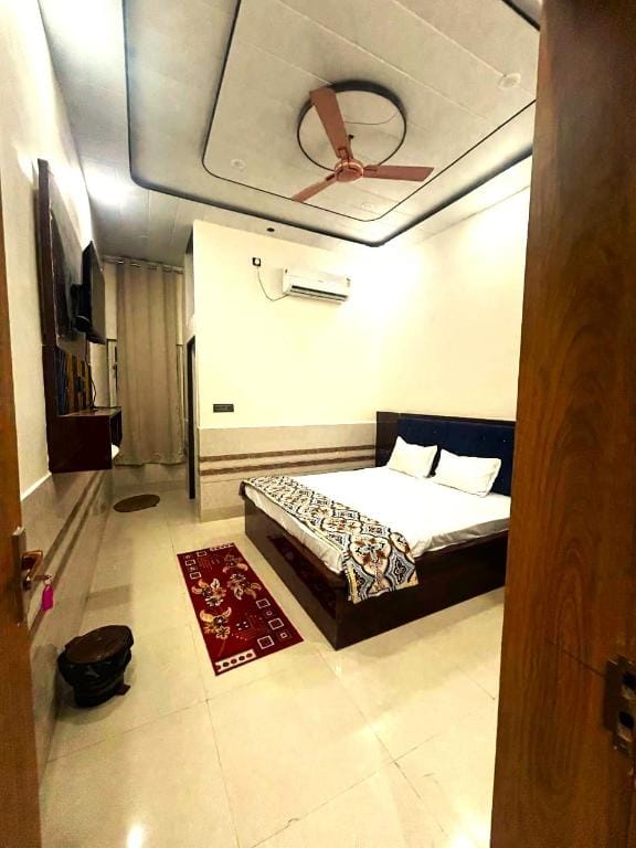 R K Majestic Mirage 5 MINUTES FROM RAILWAY STATION Hotel in Uttar Pradesh