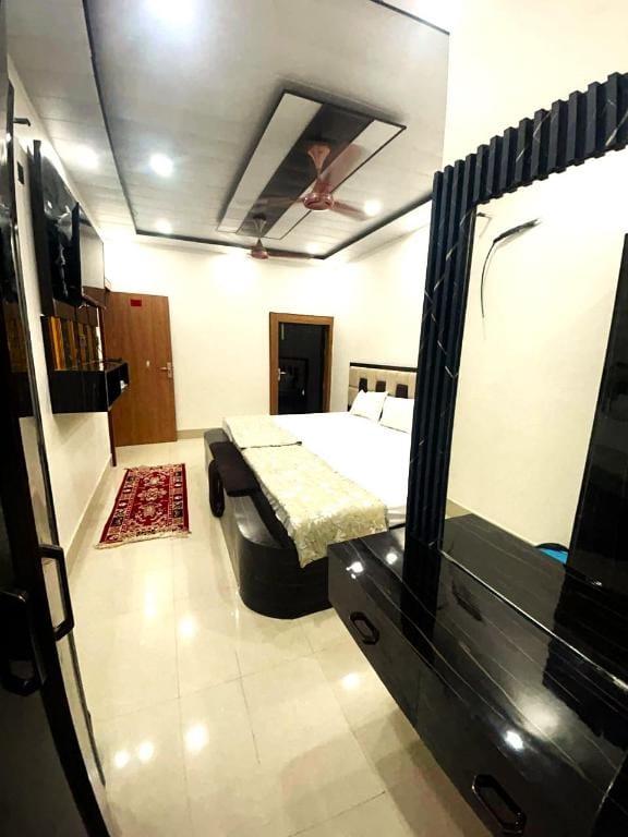 R K Majestic Mirage 5 MINUTES FROM RAILWAY STATION Hotel in Uttar Pradesh