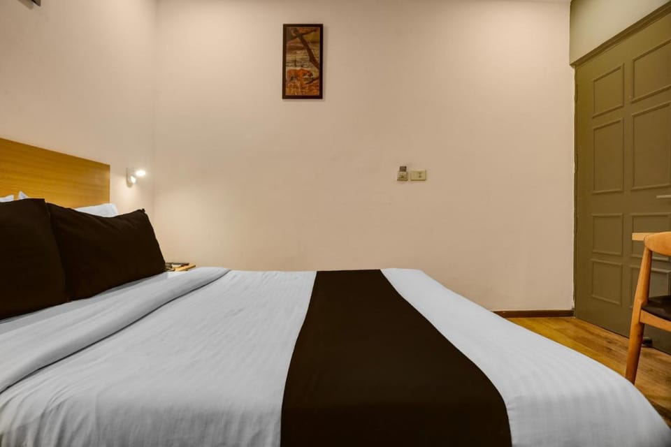 Super Townhouse Mumfordganj Fountain Crossing Formerly APS Inn Hotel in Uttar Pradesh