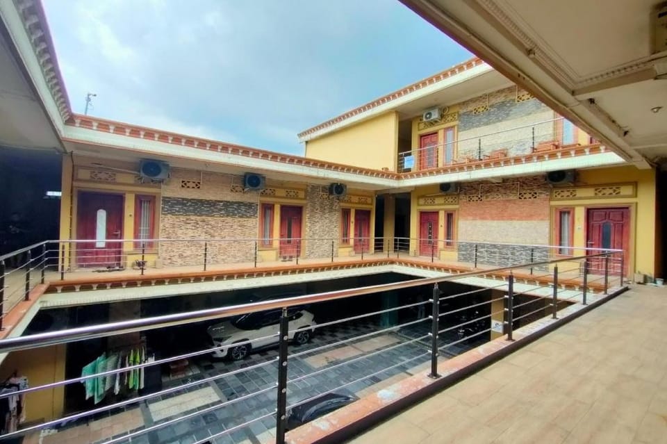 Omah Sewu 68 By Reccoma Hotel in Surabaya