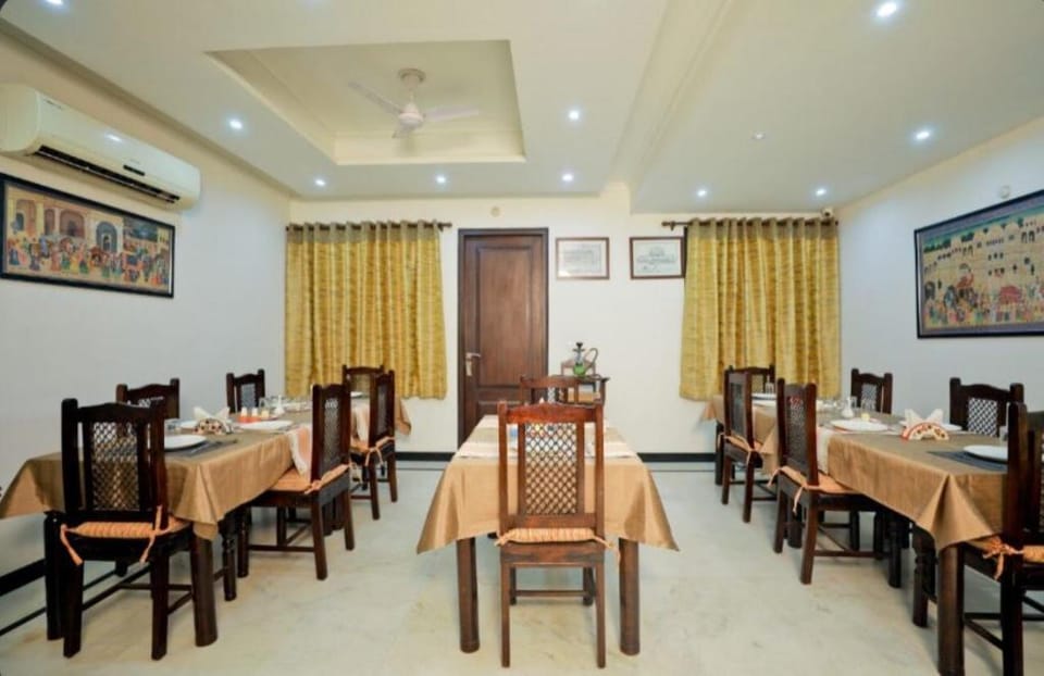 Hotel Wisdom Homestay Agra Vacation rental in Agra