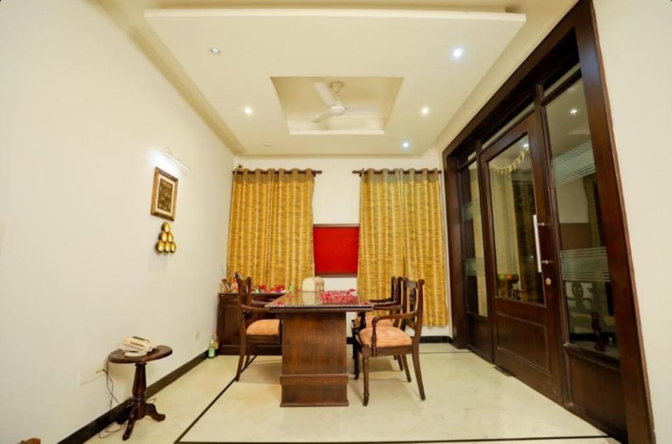 Hotel Wisdom Homestay Agra Vacation rental in Agra
