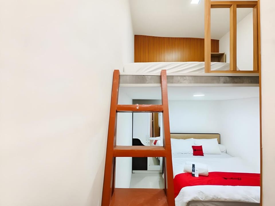 RedDoorz near RSUD dr. Soewandhie 2 Hotel in Surabaya