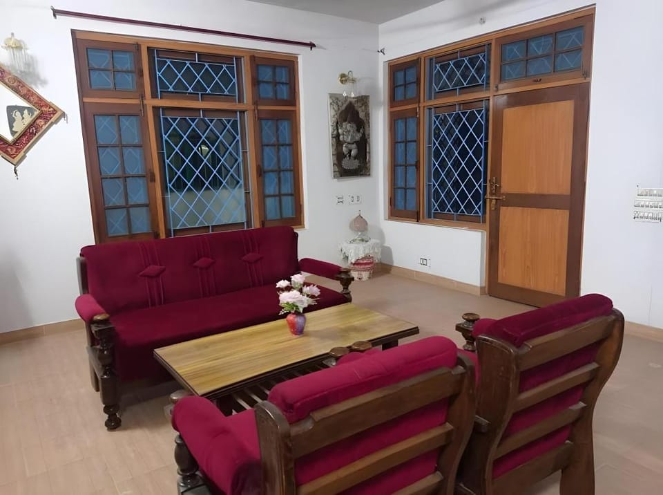 The Pine View Home Stay Almora Uttarakhand Hotel in Uttarakhand