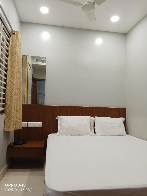 Shree Dham Palace Hotel in Puri