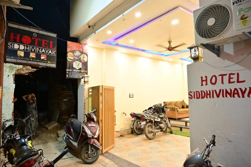Goroomgo Siddhi Vinayak Varanasi Hotel in Varanasi