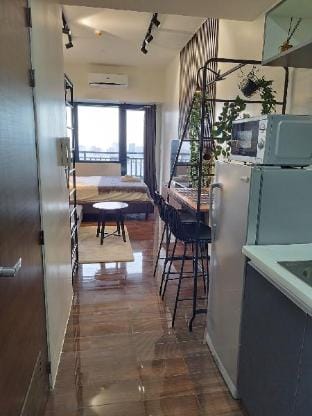 Industrial decorated comfy unit! Apartment in Makati