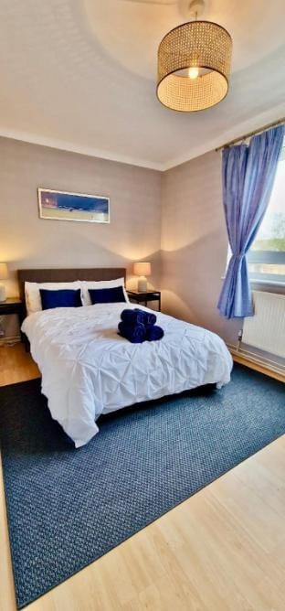 Captivating Canal View 3 bed Flat - Little Venice Apartment in City of Westminster