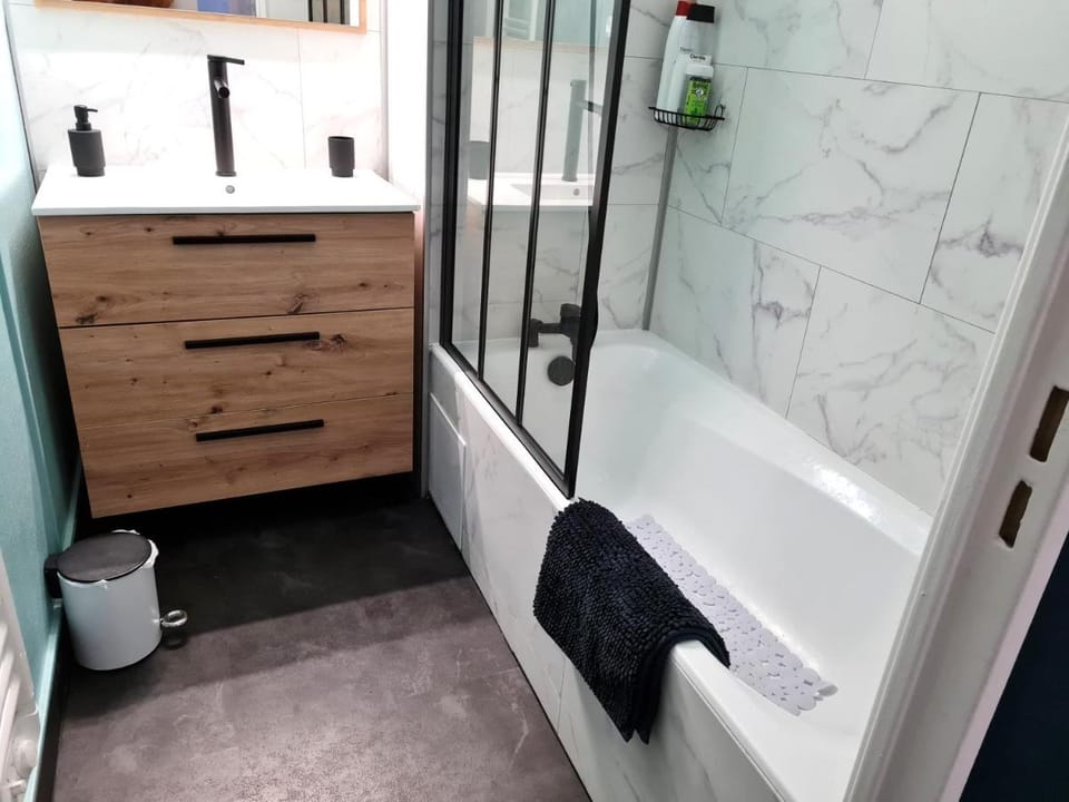 Dans les Nuages - Entree autonome -Mulhouse Centre Apartment in Mulhouse