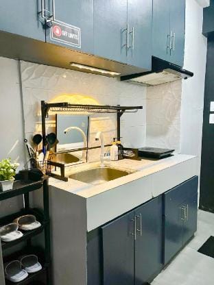 Elle’s Hangout Place @Victoria de Morato Apartment in Quezon City