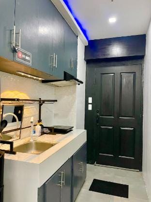 Elle’s Hangout Place @Victoria de Morato Apartment in Quezon City