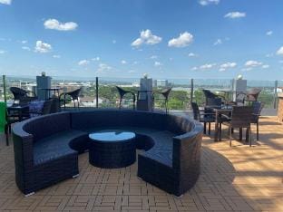 Grand King Studio w/Heated&infinity pool. Gym&spa Apartment in Angeles
