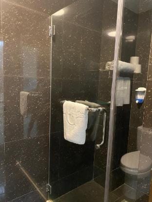 Grand King Studio w/Heated&infinity pool. Gym&spa Apartment in Angeles