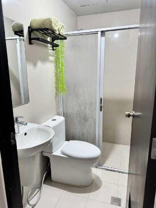 Araneta Center Cubao - Manhattan Height Tower A Apartment in Pasig