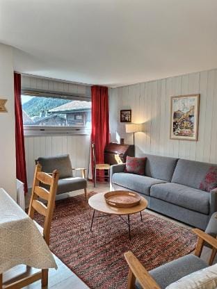 Appartement lumineux 2 ch Chamonix, proche Grands Montets, parking & ski locker Apartment in Chamonix