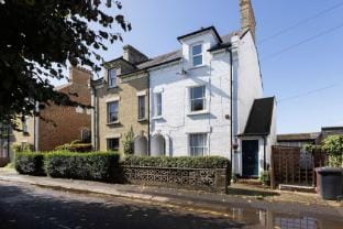 Characterful City Maisonette for 4 Apartment in Chichester
