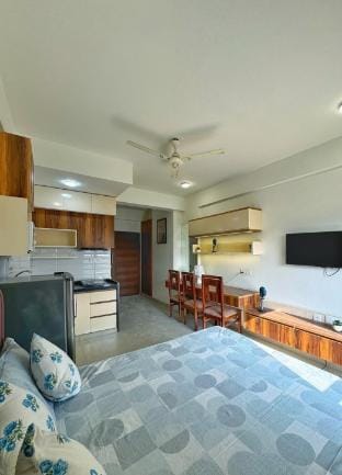 Modern Studio Near Bombay Hospital |Juliet Balcony #212 Apartment in Jaipur