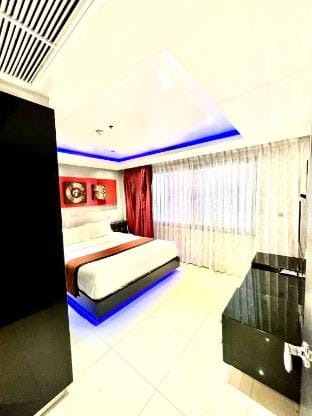 L08 Penthouse Suite, Modern Condo On Bangla Road Apartment in Patong