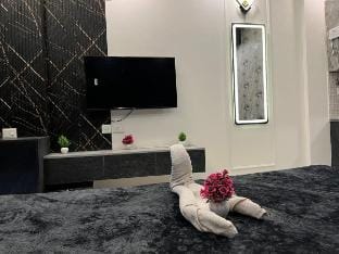 Elite bnb | High Rise Staycation, IG: @elite_bnb Apartment in Noida