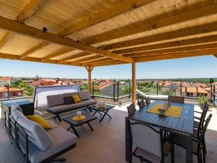 Furnished penthouse with sea view Apartment in Medulin