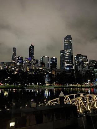 Luxurious Apartment with City Views  Yarra River Apartment in Southbank