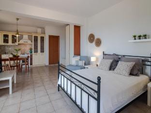 Waterfront Studio in Maroulas Apartment in Crete Region