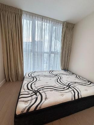 Awesome 2BR Uptown BGC Manila Apartment in Makati