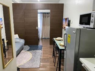 Stylish Haven in bustling Ayala, Makati Apartment in Makati