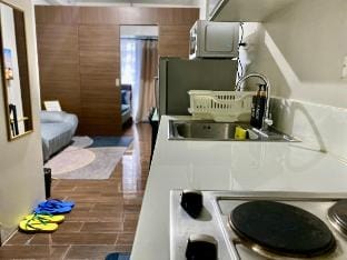 Stylish Haven in bustling Ayala, Makati Apartment in Makati