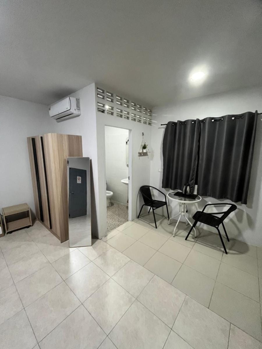 84 Bar  Guest House Apartment in Kathu