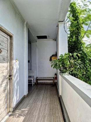 Bright 40m2 Studio with Private Balcony 5 min Walk to Beach 2 Apartment in North Kuta