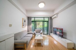 Tyms Cozy 2BR APT Renheng Riverside Apartment in Shanghai