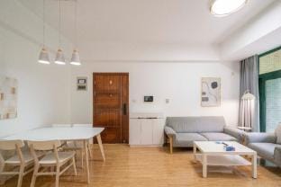 Tyms Cozy 2BR APT Renheng Riverside Apartment in Shanghai