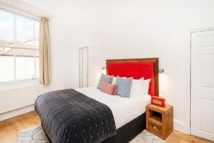 Suite 2, Berkeley Suites Apartment in Bristol
