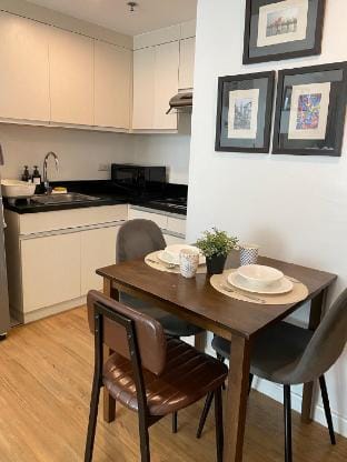 Condo at Abreeza Mall downtown + netflix 23rd flr Apartment in Davao City
