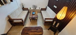 Sky Bloom 2BHK Luxury Homestay  Apartment in New Delhi