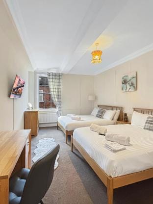 Sleeps 8  Central 2bed First Floor Flat Newark Apartment in Newark-on-Trent
