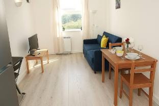 PerfectTrade Crews Van Parking  LongTerm Discount Apartment in London