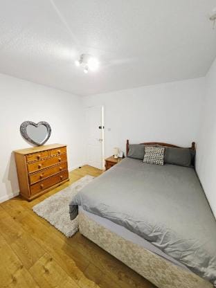 Egremont 2-BR flat with Free Parking  Wi-Fi Apartment in Copeland District